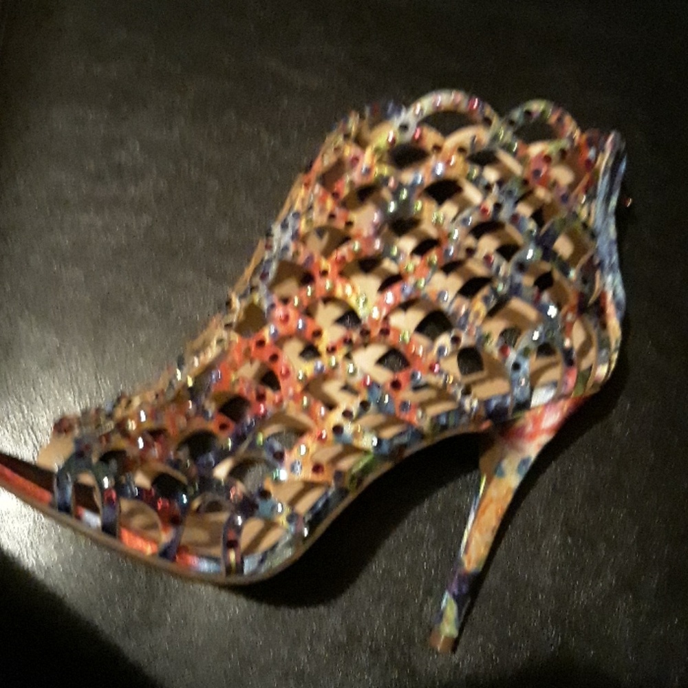 Shoes - Picture 4 of 4